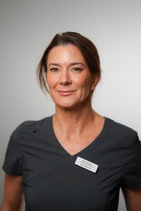 Flora, specialisttandläkare i ortodonti på Aqua Dental Danderyd.